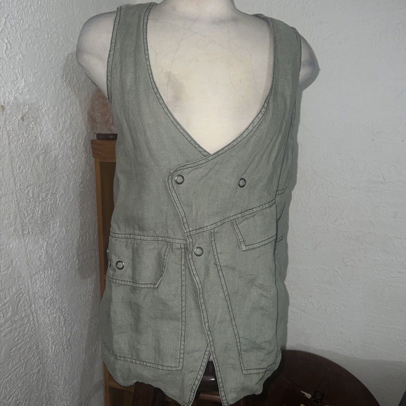 The Territory Ahead Other - The Territory Ahead womens Asymmetric button up vest green 100% linen L
